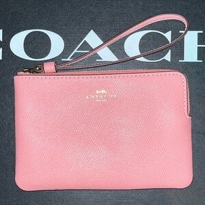 🌟NWOT COACH Wristlet